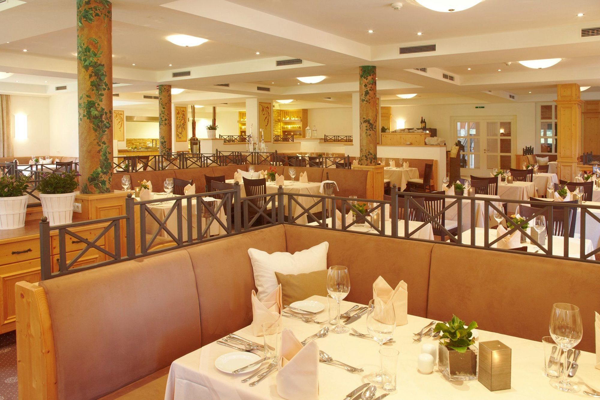 Kuhotel By Rilano Bald Elaya Hotel Steinplatte Waidring Restoran gambar
